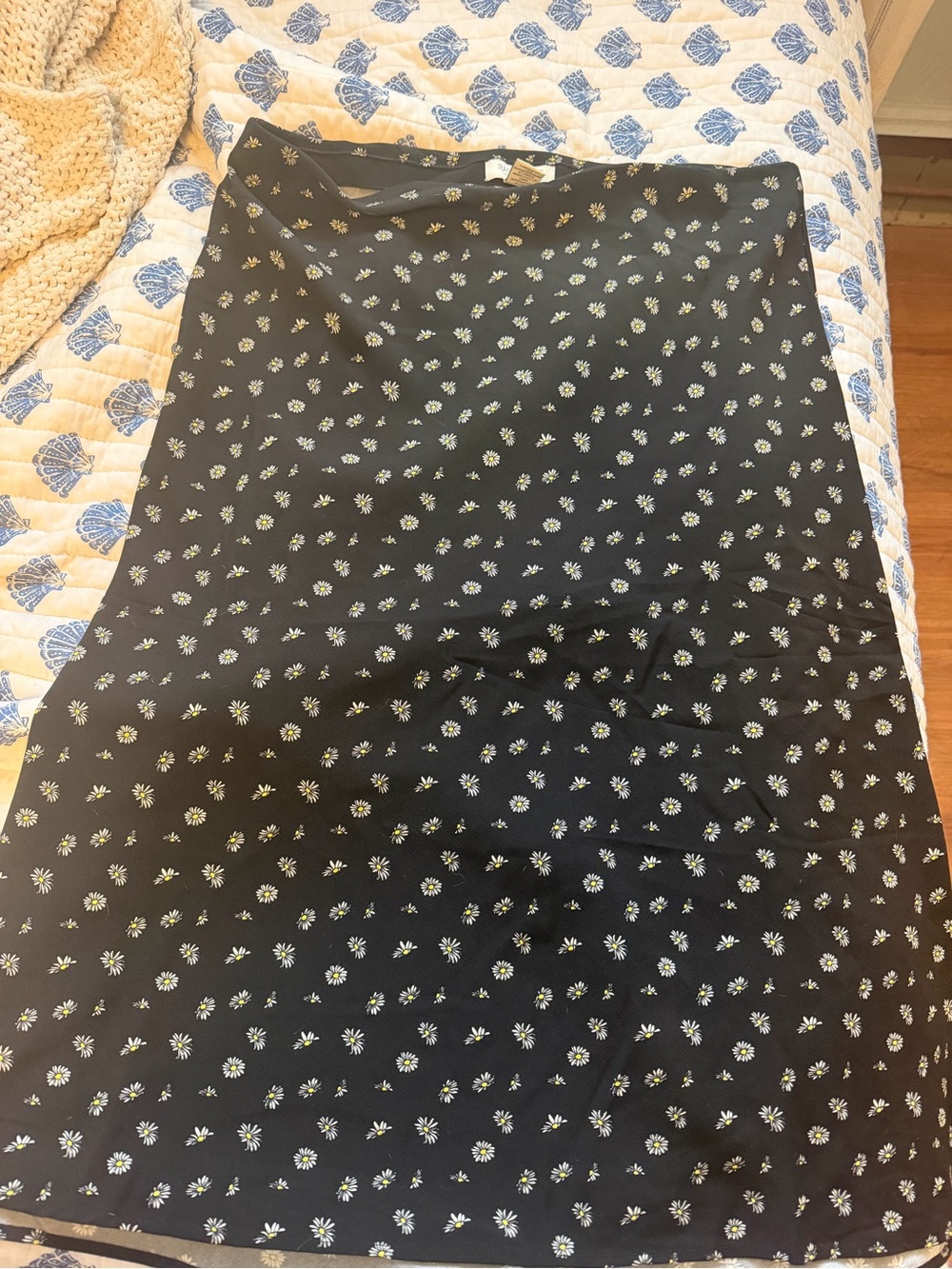 Rachel Zoe Black Midi Skirt with White & Yellow Daisy Print